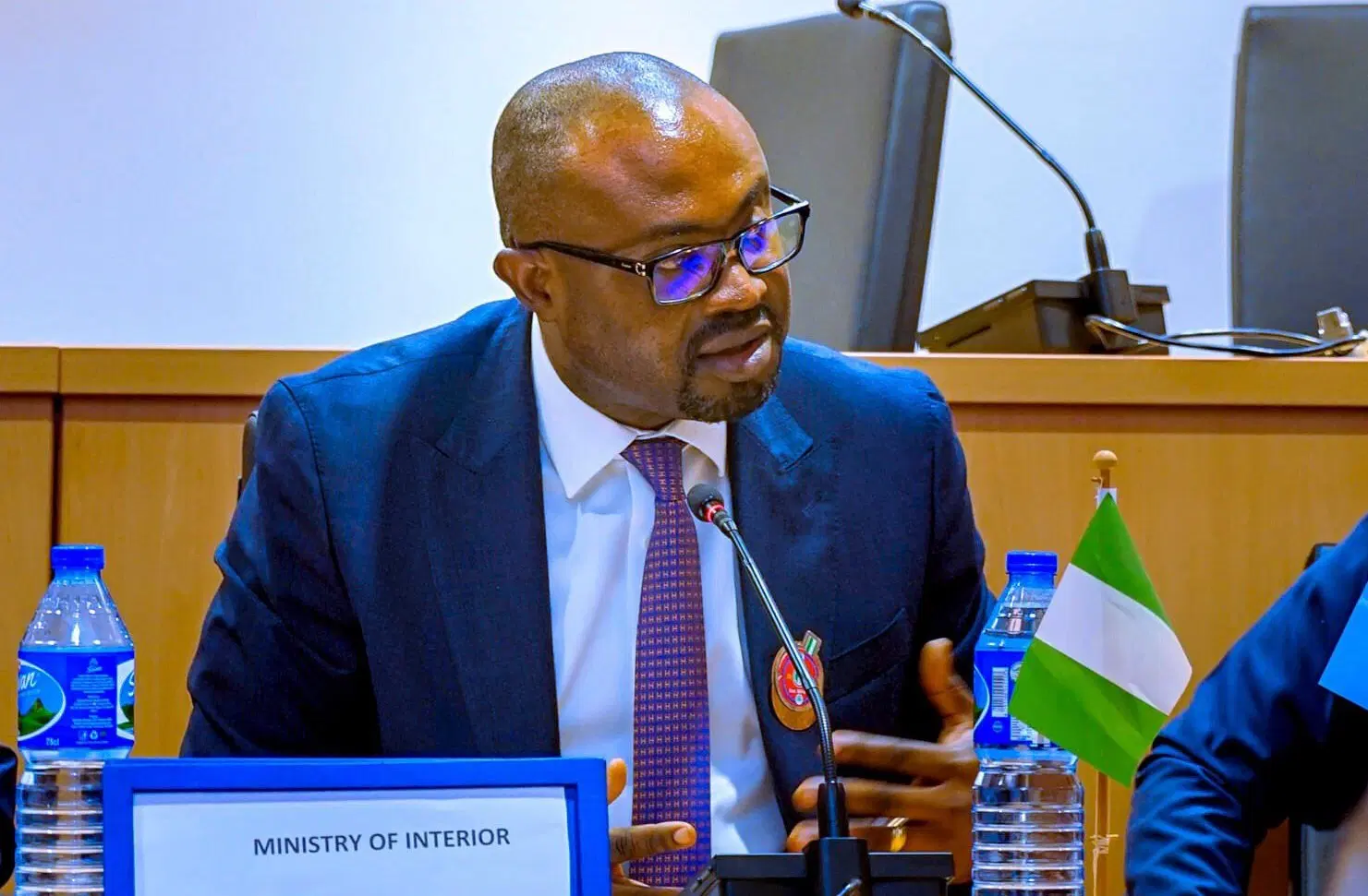 Fg to impose fines on airlines flying passengers without valid visas